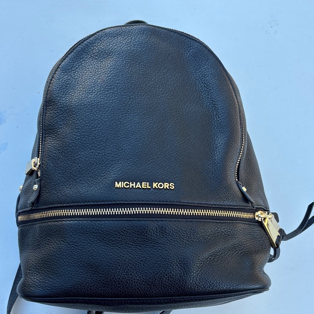MICHAEL Michael Kors
BLACK LEATHER MEDIUM RHEA BACKPACK - Picture 7 of 12